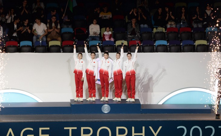 В Баку болгарским и китайским гимнасткам вручили кубок 
