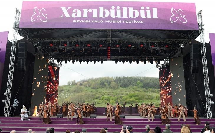 В рамках Международного музыкального фестиваля «Харыбюльбюль» на Джыдыр дюзю представлена концертная программа