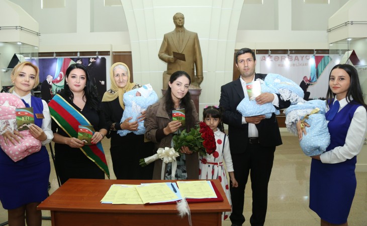 Состоялась церемония регистрации и вручения свидетельств о рождении четверняшек