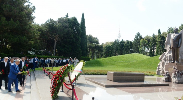 Представители профсоюзов тюркских государств посетили могилу великого лидера Гейдара Алиева
