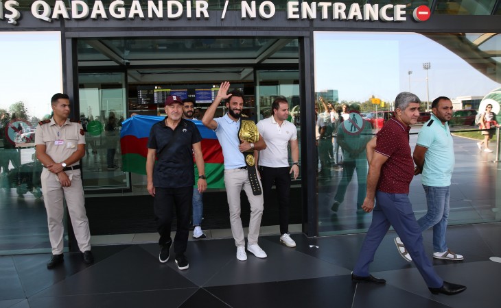 Чингиз Аллазов, одержавший победу над армянским спортсменом, возвратился на Родину