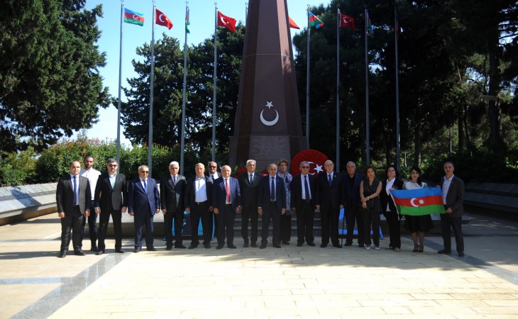 Руководители Общины Западного Азербайджана посетили монумент «Турецкое шехидство»