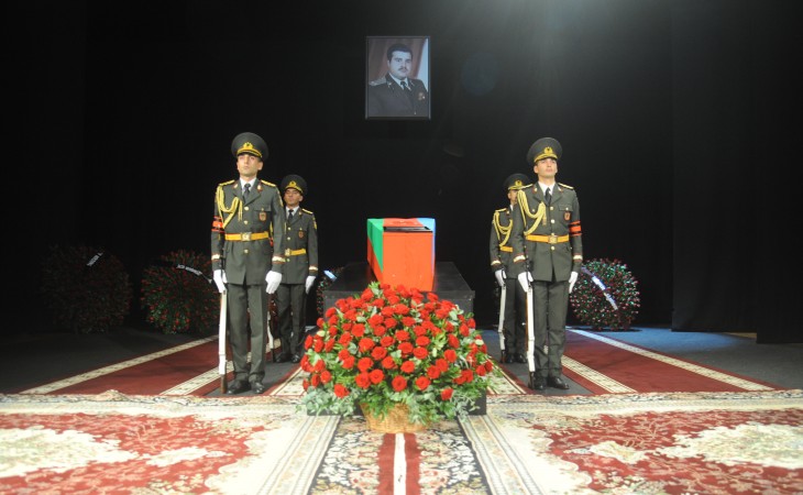 Прошла церемония прощания с Национальным героем Азербайджана Риадом Ахмедовым