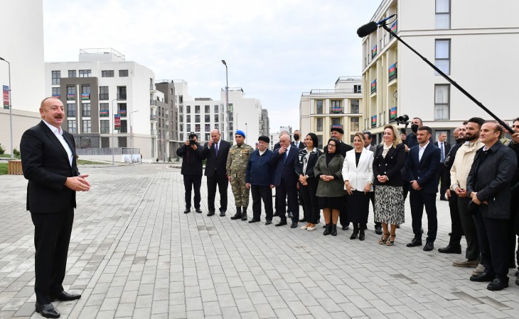 В «День города Физули» Президент Ильхам Алиев встретился с переселившимися в Физули жителями и представителями общественности района 