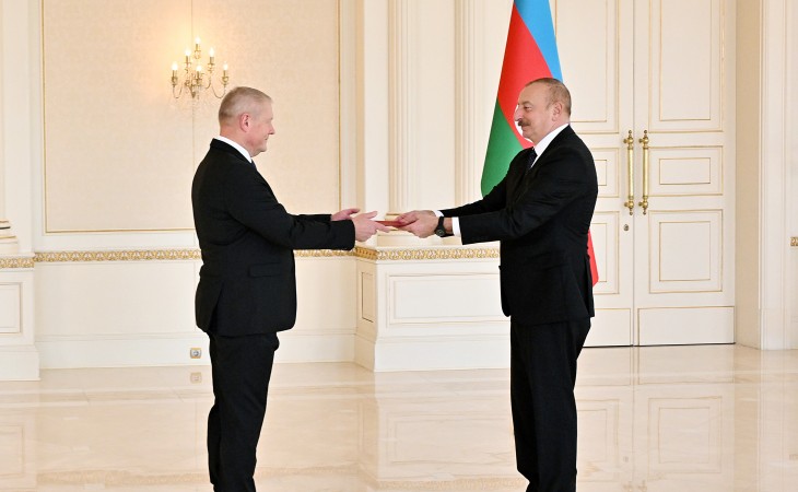 Президент Ильхам Алиев принял верительные грамоты новоназначенного посла Латвии в Азербайджане