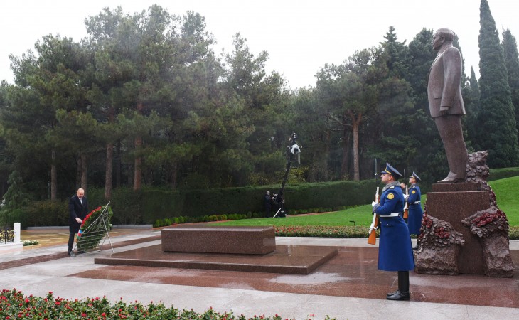 President Ilham Aliyev visited grave of National Leader Heydar Aliyev