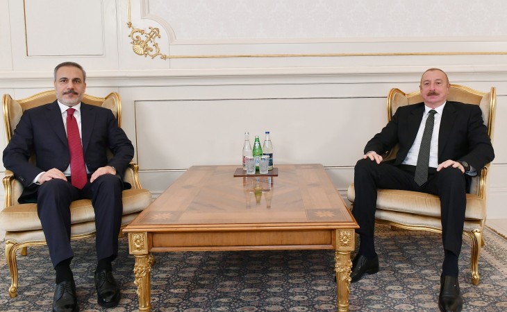Президент Азербайджана Ильхам Алиев принял министра иностранных дел Турции