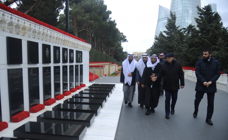 Кувейтские депутаты посетили Шехидляр хиябаны в Баку