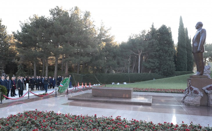 Министр образования Турции посетил могилу великого лидера, Шехидляр хиябаны и мемориал турецким воинам