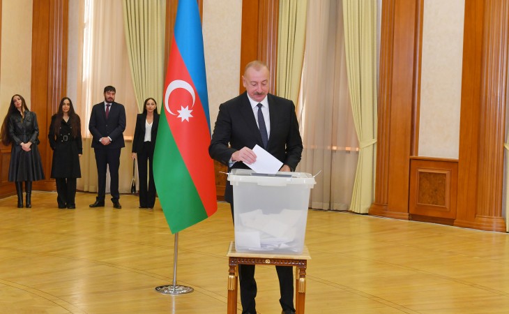 Президент Ильхам Алиев, первая леди Мехрибан Алиева и члены их семьи проголосовали в Ханкенди 