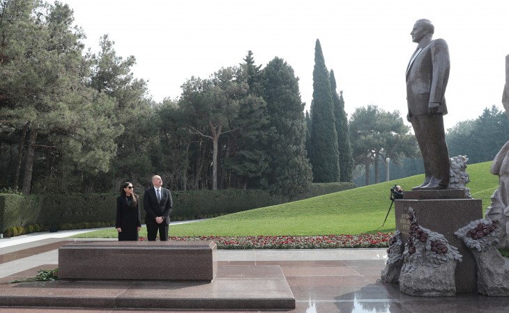 Посещение могилы общенационального лидера Гейдара Алиева