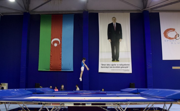 Стартовали чемпионат страны и первенство Баку по прыжкам на батуте