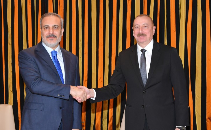 Президент Азербайджана Ильхам Алиев встретился в Мюнхене с министром иностранных дел Турции