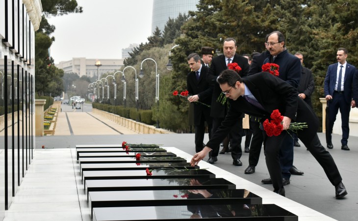 Заместитель министра иностранных дел Турции посетил Шехидляр хиябаны и мемориал турецким воинам