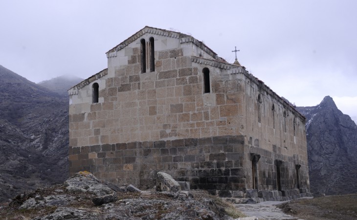 Хотя армяне пытаются стереть следы на камнях, но им не удастся изменить историю  - АЗЕРТАДЖ сообщает из храма Агоглан