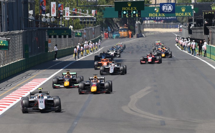 В Баку стартовали основные соревнования по Формуле 2