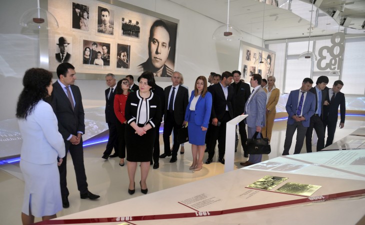Премьер-министр Республики Молдова Наталья Гаврилица побывала в Центре Гейдара Алиева