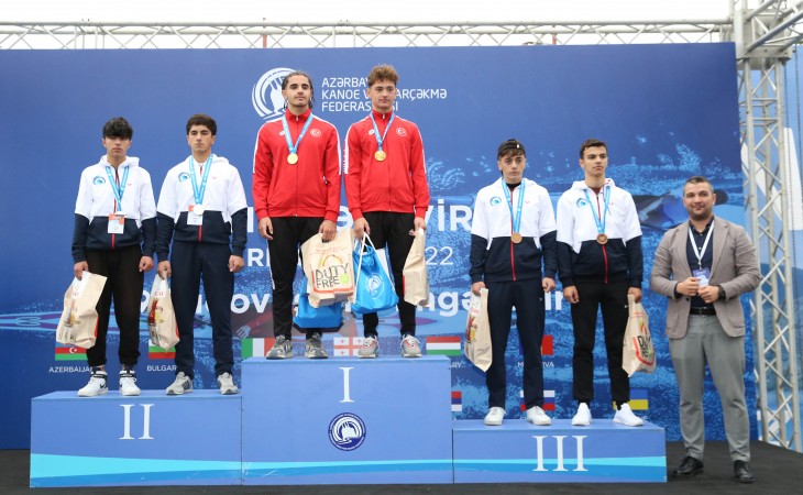 В первый день «Мингячевирской регаты-2022» по академической гребле сборная Азербайджана завоевала 14 медалей