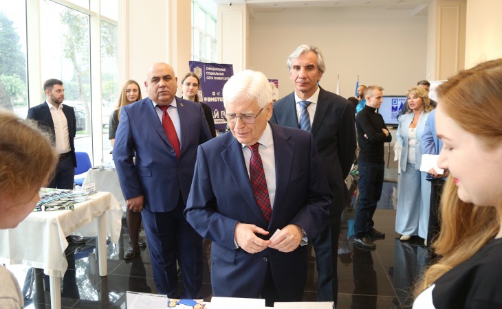 В Баку открылась выставка российских вузов