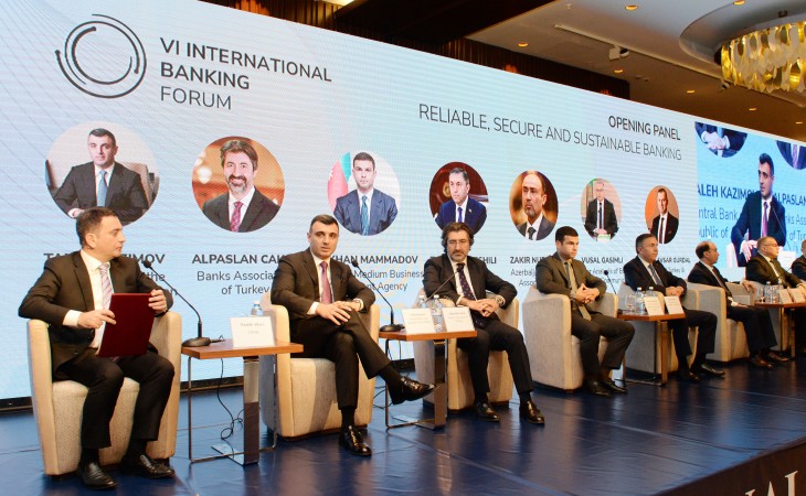 В Баку проходит VI Международный банковский форум