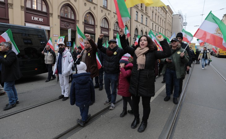 Протест против иранского режима в Мюнхене: «Долой диктатуру!»