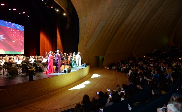 В Центре Гейдара Алиева состоялся концерт и выставка «Опера и мода. Sultan Couture 20»