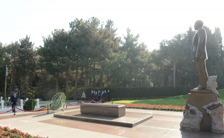 Дагестанские парламентарии посетили могилу великого лидера и Шехидляр хиябаны