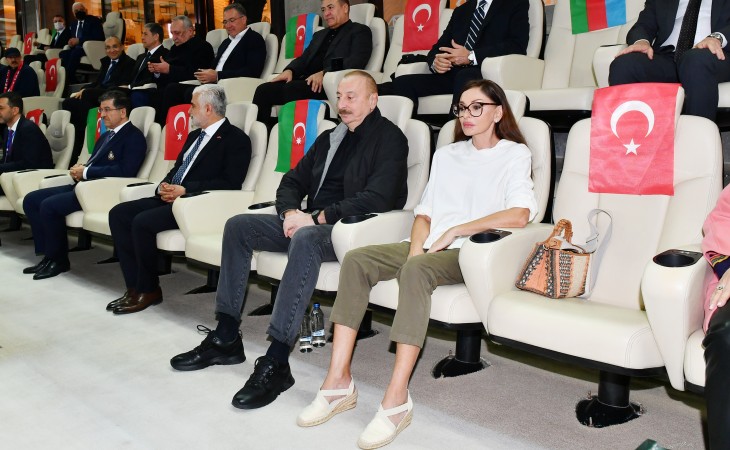 Bakı Olimpiya Stadionunda “Qarabağ” və “Qalatasaray” komandaları arasında xeyriyyə oyunu keçirilib Prezident İlham Əliyev və birinci xanım Mehriban Əliyeva stadionda oyuna baxıblar