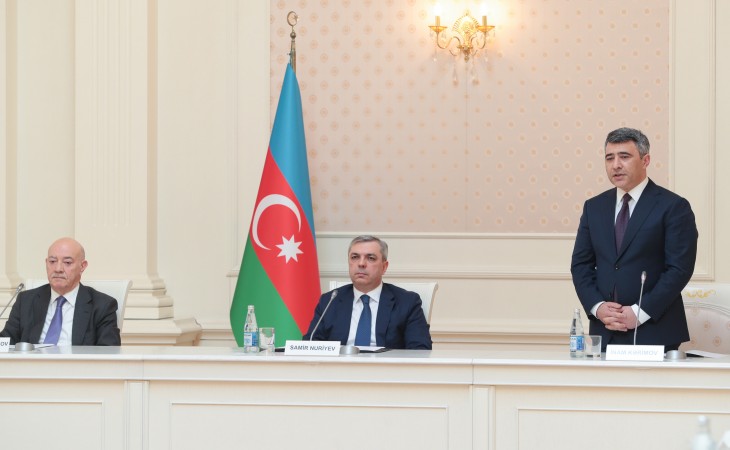 Prezident Administrasiyasının rəhbəri Samir Nuriyev Ali Məhkəmənin sədri İnam Kərimovu kollektivə təqdim edib