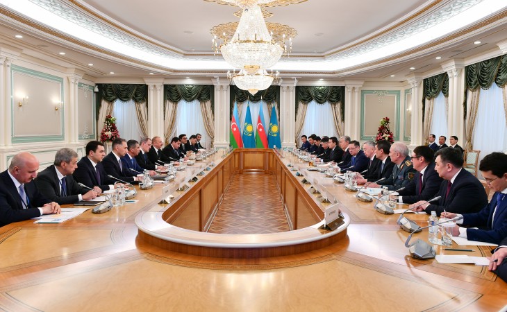 Expanded meeting of presidents of Azerbaijan and Kazakhstan started