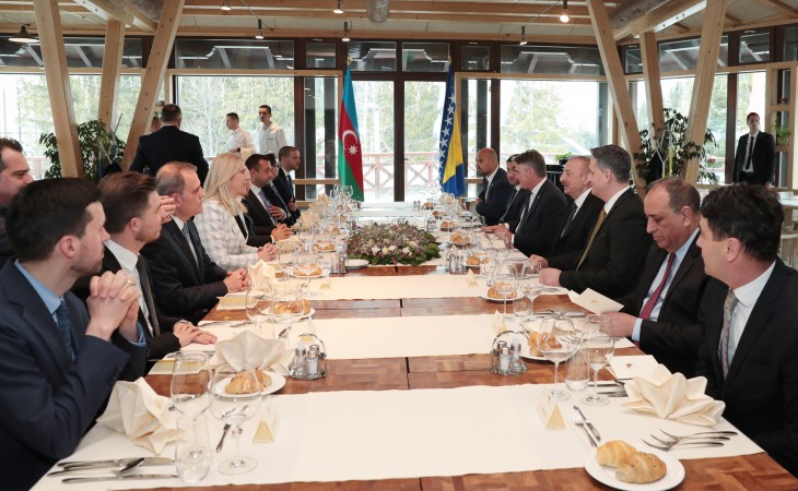 Sarayevoda Azərbaycan Prezidenti İlham Əliyevin şərəfinə Bosniya və Herseqovinanın Rəyasət Heyəti tərəfindən rəsmi nahar verilib