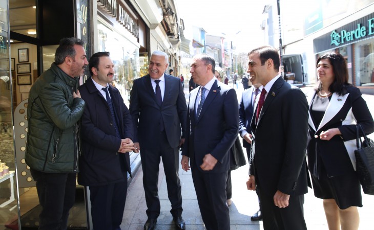 YAP-ın nümayəndə heyətinin üzvləri Ərzurumda türk ticarətçilərlə görüşüblər