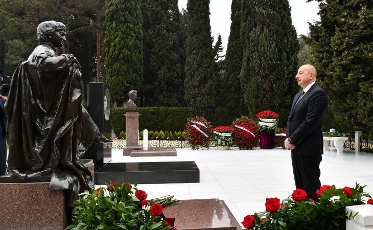 President Ilham Aliyev visited grave of academician Zarifa Aliyeva