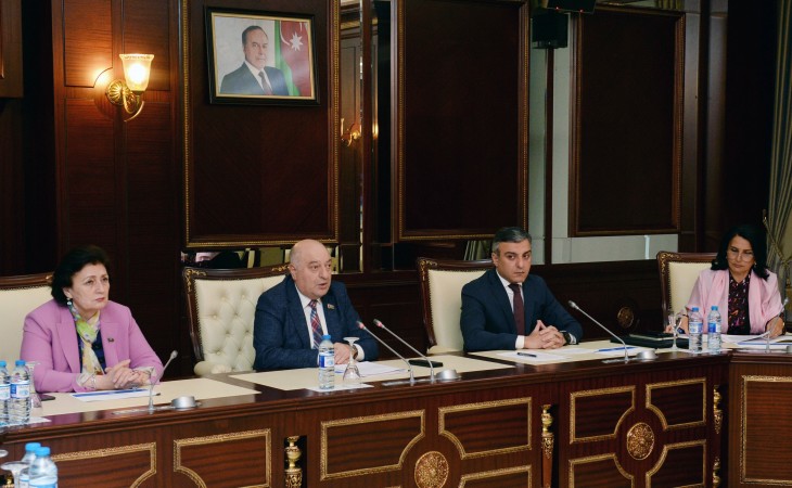 Himayədar ailə üçün nikahda olan qadınların aşağı yaş həddi 25 müəyyən edilib