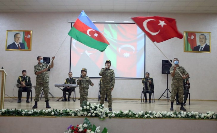 Hərbi hissələrdə ideoloji işə həsr edilən tədbirlər keçirilib