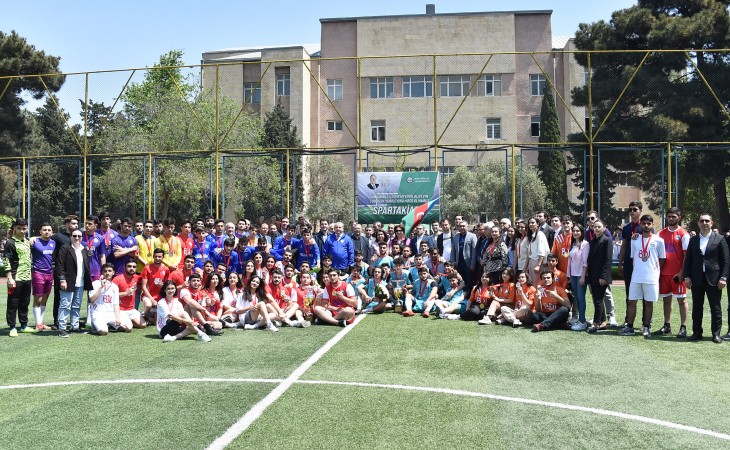 BDU-da Ümummilli Liderin 100 illik yubileyinə həsr olunmuş spartakiadanın qalibləri mükafatlandırılıb