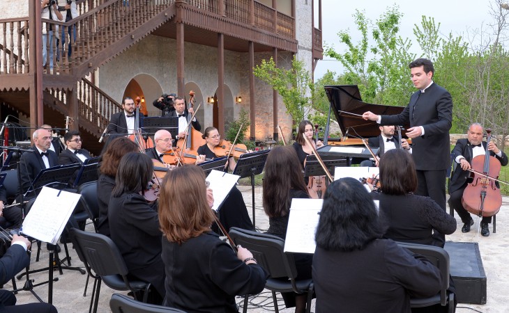 “Xarıbülbül” festivalında Azərbaycan Dövlət Simfonik Orkestrinin konserti olub