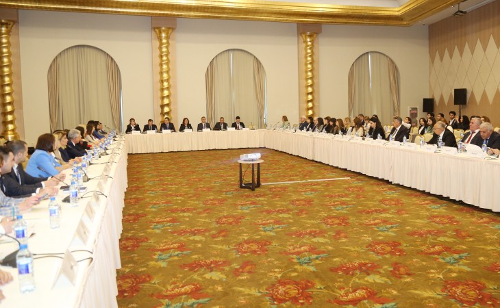 Nikahın xitamı ilə bağlı ailə qanunvericiliyinin tətbiqi sahəsində mövcud vəziyyət müzakirə edilib