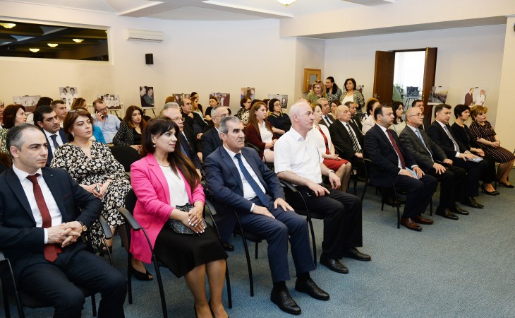 “Ümummilli Lider Heydər Əliyev və Azərbaycan səhiyyəsi” mövzusunda fotosərginin açılışı və albom-kataloqun təqdimatı olub