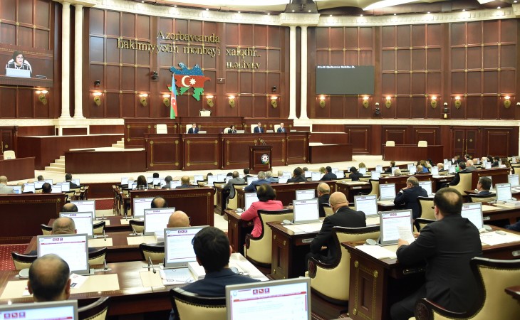 Milli Məclisin növbədənkənar sessiyasında ilk iclası keçirilib