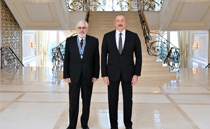 Prezident İlham Əliyev Xalq artisti Oqtay Mirqasımova “İstiqlal” ordenini təqdim edib