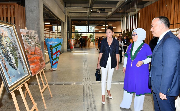 Azərbaycanın və Türkiyənin birinci xanımları Bakıdakı DOST İnklüziv İnkişaf və Yaradıcılıq Mərkəzi ilə tanış olublar