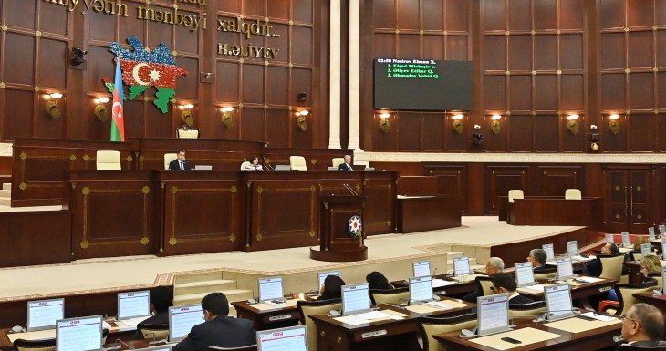 Milli Məclisin plenar iclasında 13 məsələ müzakirə edilib