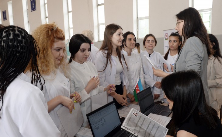 2 nömrəli Bakı Baza Tibb Kollecində məzunlar üçün “Karyerada ilk addım” məşğulluq yarmarkası keçirilib