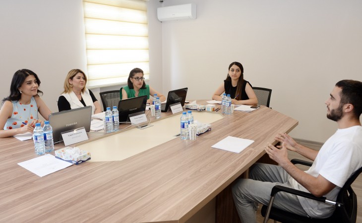 Xaricdə təhsil üzrə sənəd qəbulu və müsahibə prosesi davam edir