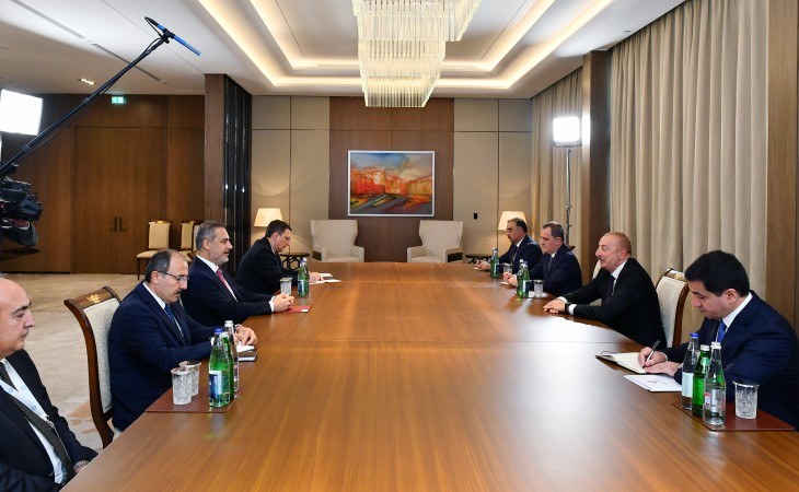 Prezident İlham Əliyev Türkiyənin xarici işlər nazirini qəbul edib