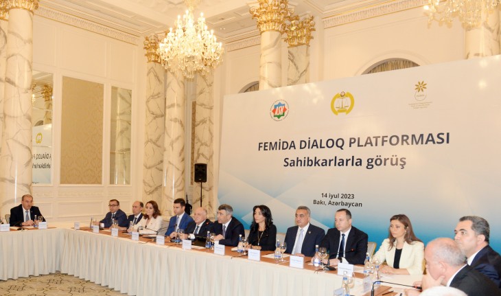Ali Məhkəmə tərəfindən “Femida Dialoq Platforması” çərçivəsində sahibkarlarla görüş keçirilir