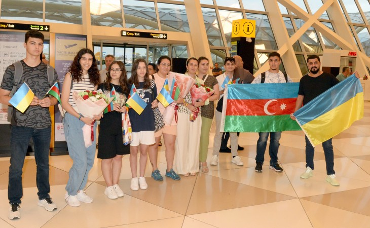 Müharibədən zərər çəkən daha bir qrup ukraynalı uşaq Azərbaycana gətirilib