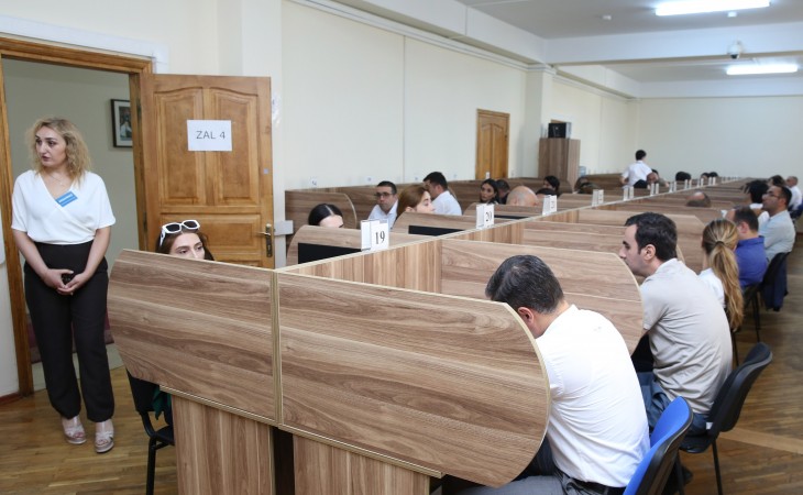 Hakimliyə namizədlərlə yazılı imtahan keçirilib