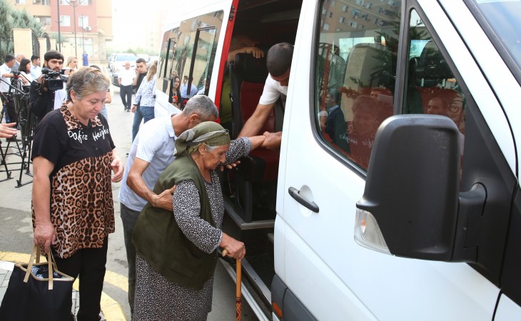 Laçının daha 52 sakini doğma yurda yola salınıb